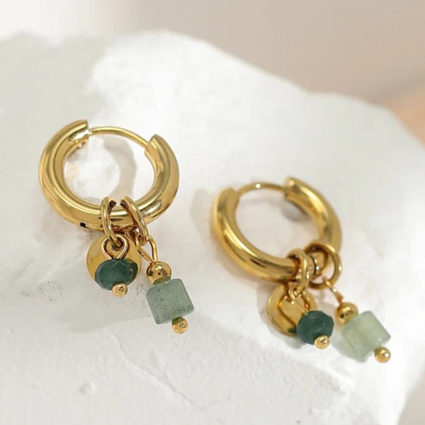 Aretes bolas de colores