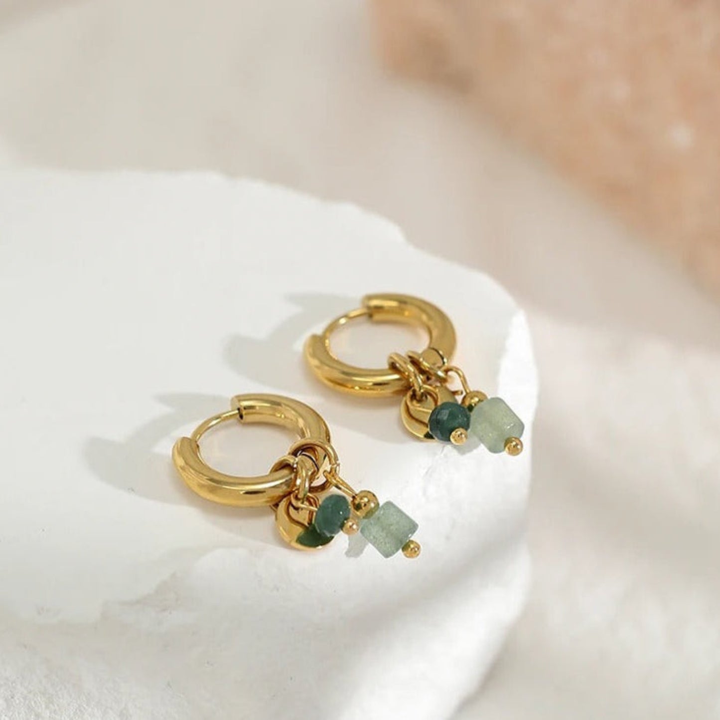 Aretes bolas de colores